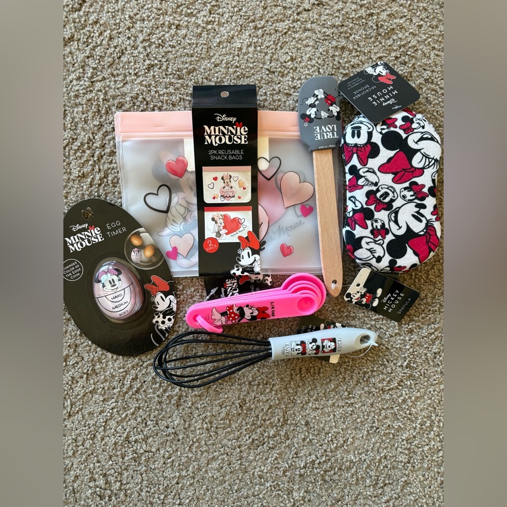 (6) Disney Minnie Mouse Kitchen Accessory Set in Pink, Black, White